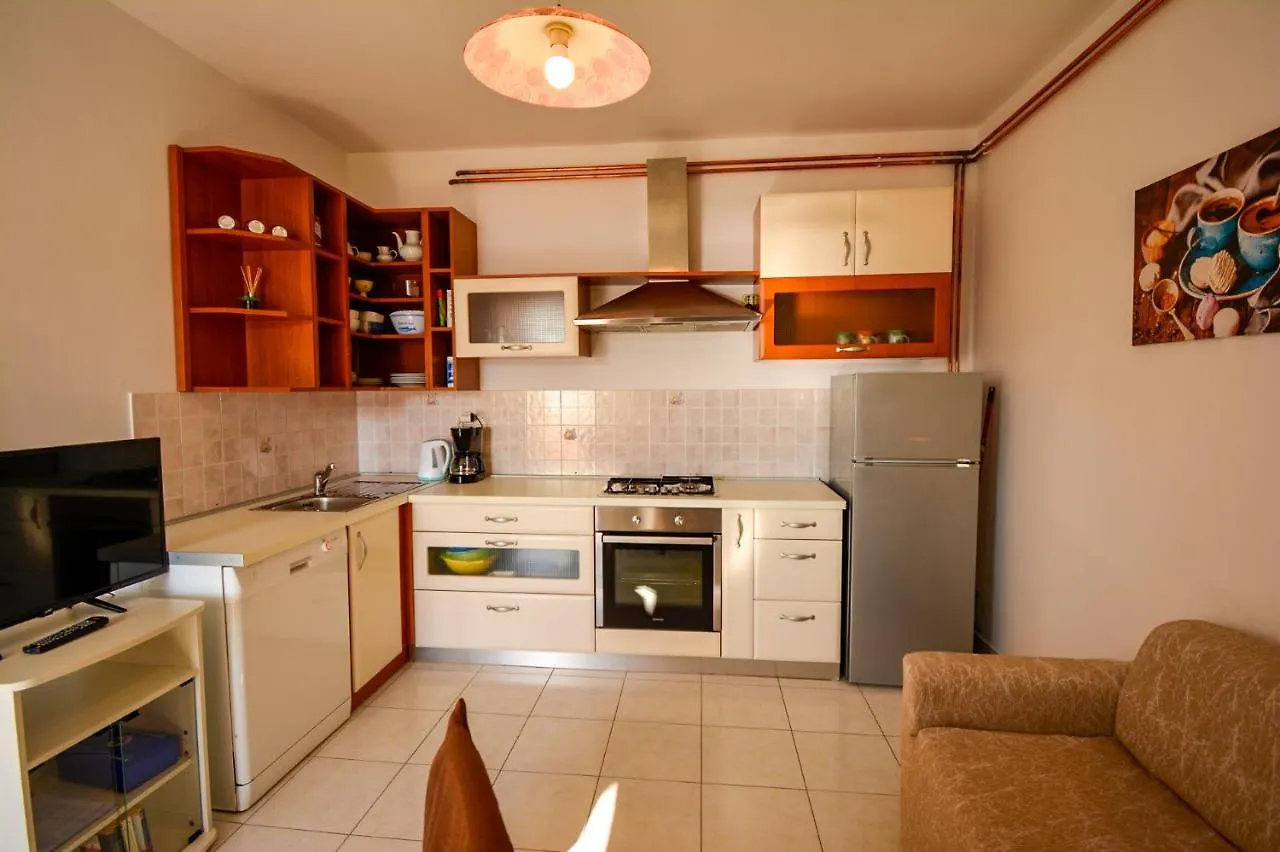 Apartmani Jasmina Supetarska Draga 0*,  Croatia